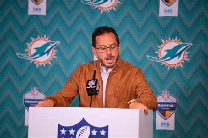 
Miami Dolphins |	Dave Hyde: As Dolphins keep winning, Mike McDaniel is all the fashion	