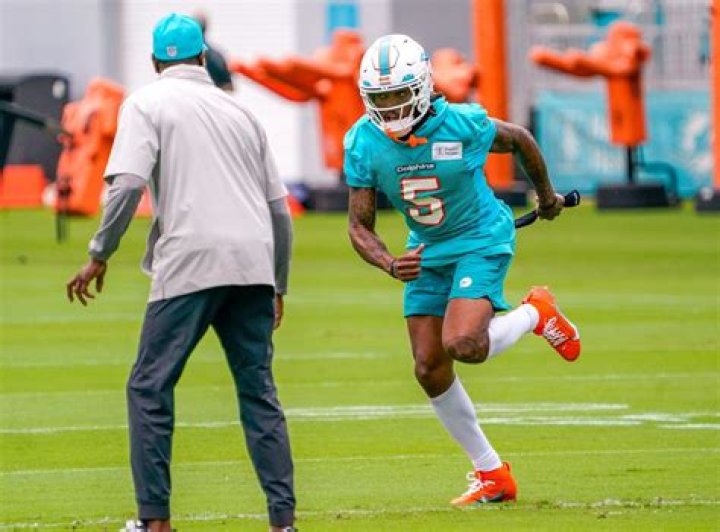 
Miami Dolphins |	Dolphins activate cornerback Jalen Ramsey off IR, rule out safety Jevon Holland for Patriots game	