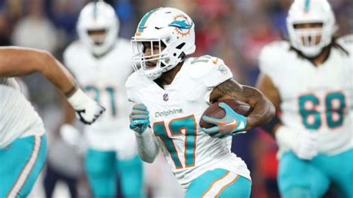 
Miami Dolphins |	Dolphins’ Jaylen Waddle still in concussion protocol, questionable vs. Broncos; McDaniel optimistic about Armstead, Phillips	