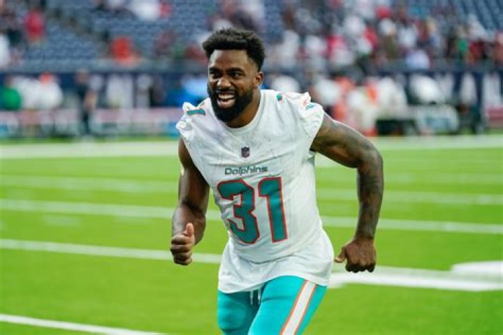 
Miami Dolphins |	Dolphins’ Raheem Mostert returns to practice Thursday, Terron Armstead out of red jersey	