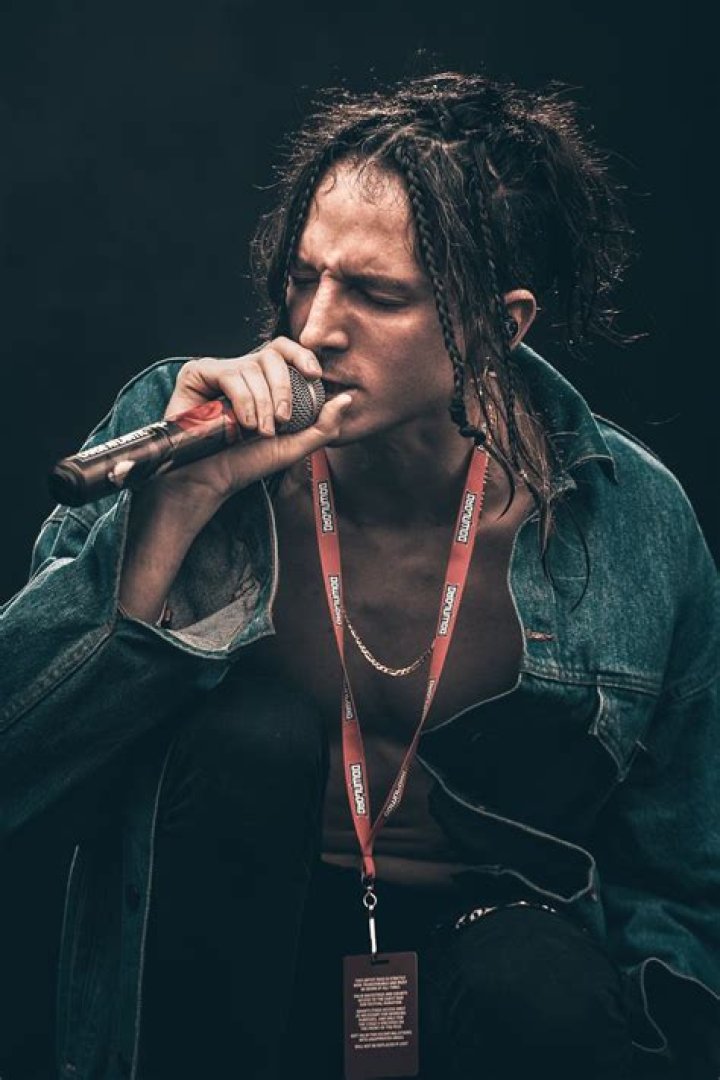 Mitchel Cave: Age, Birthday, Height, Braid, Girlfriend, and Everything About him