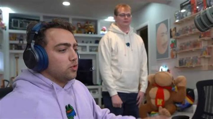 Mizkif responds to backlash after CallMeCarson's Twitch appearance