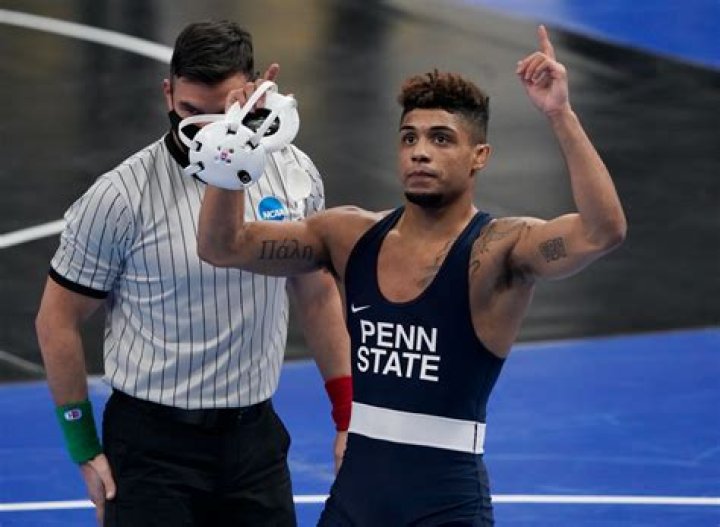 No. 1 PSU wrestling handles Michigan State
