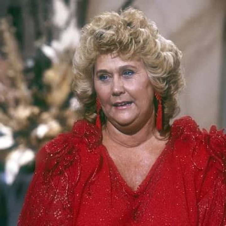 Noelene Edwards - Bio, Age, Married, Nationality, Body Measurement, Career