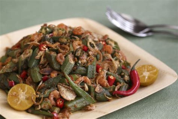 Okra with chilli and shrimp paste (sambal belacan) - recipe