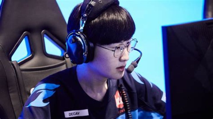 Overwatch pro Decay accused of holding Fuel 