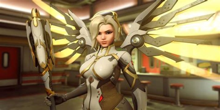 Overwatch pro shows how Mercy can sneakily avoid headshots