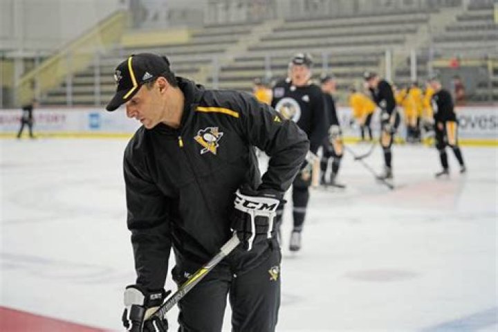 Penguins fire goaltending coach; promote goalie development coach