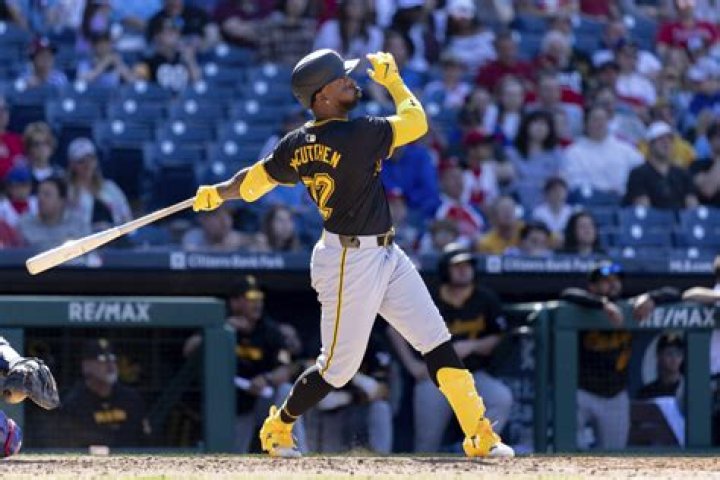 Pirates' veteran Andrew McCutchen hits 300th career homerun