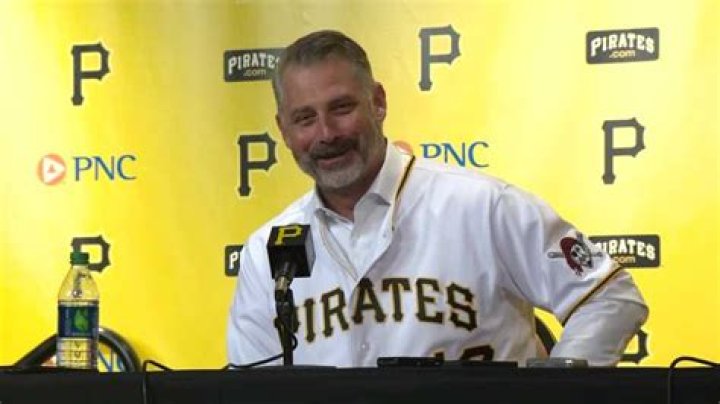 Pirates manager Shelton receives contract extension