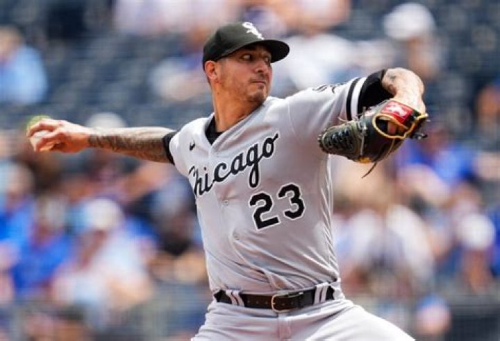 Pirates sign two veteran pitchers to one-year deals