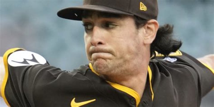 Pirates trading 1B Choi, pitcher Rich Hill to San Diego