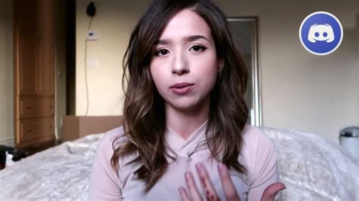 Pokimane responds to transphobia accusations after Discord DMs emerge