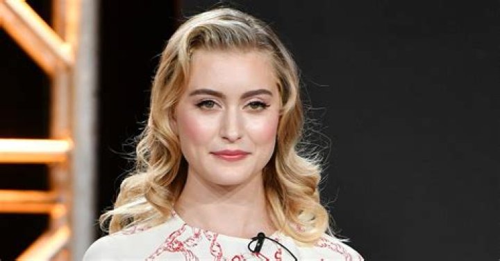 Pretty Smart Cast Olivia Macklin: Age & Instagram Explored!