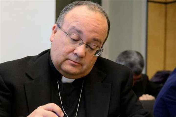 Priests should be allowed to get married, says top Vatican official
