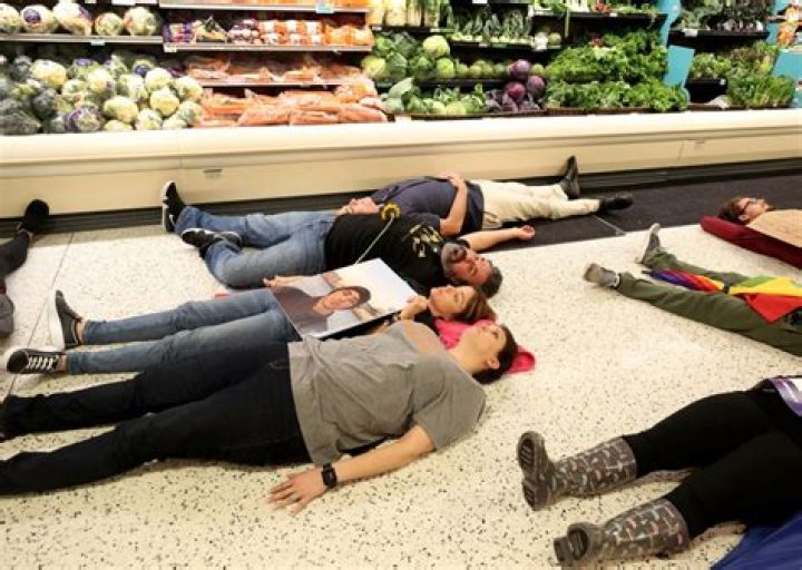 	Publix halts campaign donations minutes before students stage ‘die-in’ protests	
