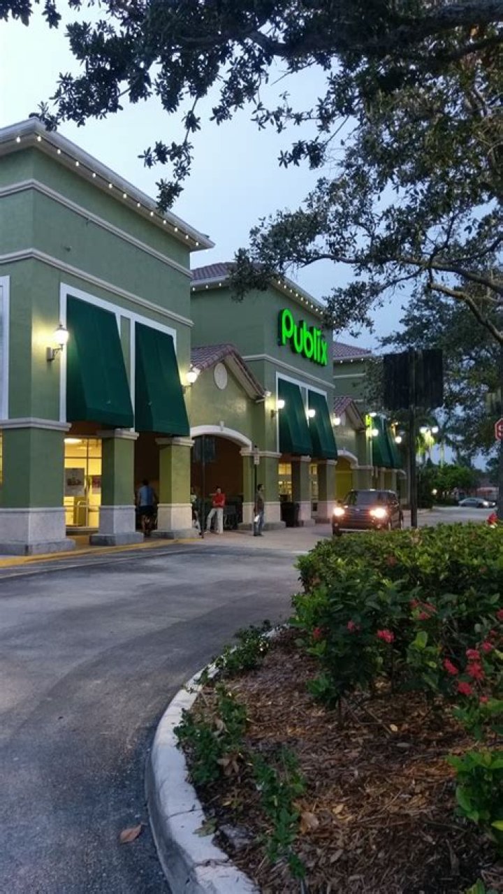 	PUBLIX OPENS AT WESTON TOWN CENTER	