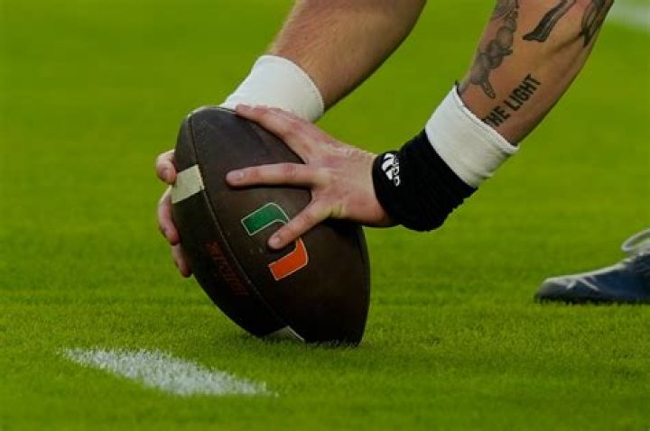 	Quarterback Air Noland commits to Ohio State over Miami, others	