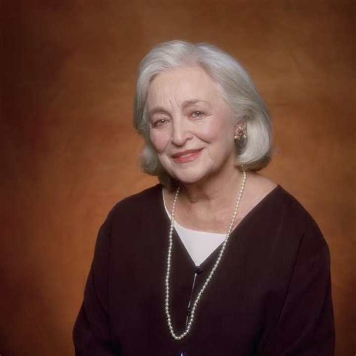 Rebecca Schull Biography