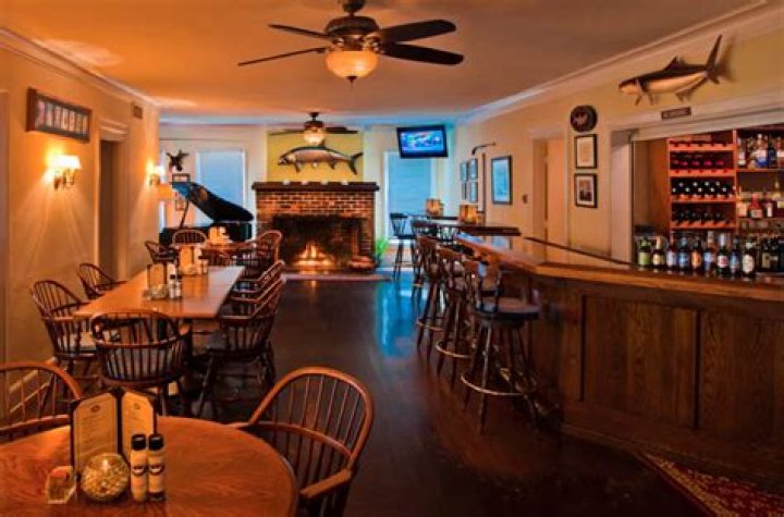 	Red Ivy Bar and Lounge, replacing Tarpon Bend, debuts tonight in downtown Fort Lauderdale	