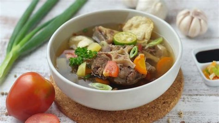 Resep Sop Buntut Sapi Istimewa, Kuah Bening yang Gurih