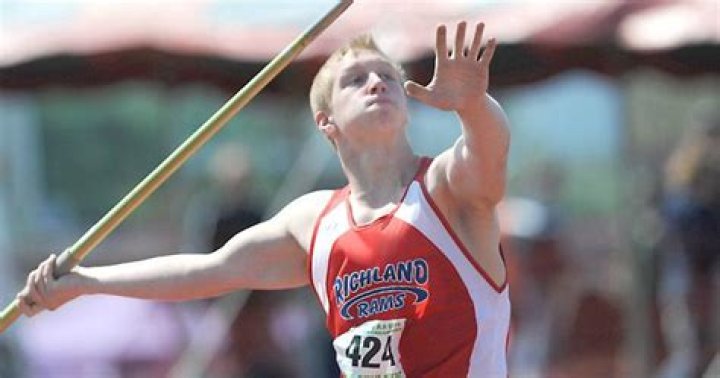 Richland's Dabbs wins state title in javelin