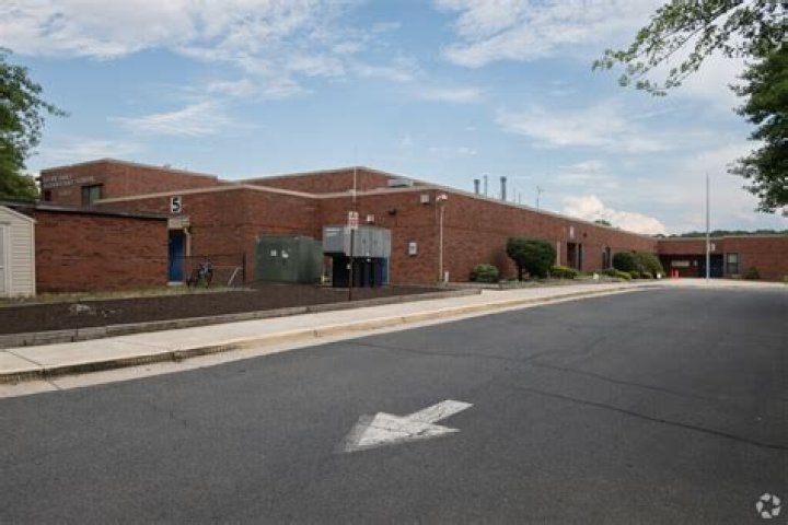 River Oaks Elementary School - Woodbridge