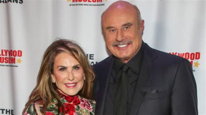 Robin McGraw - Bio, Age, Height, Single, Nationality, Body Measurement