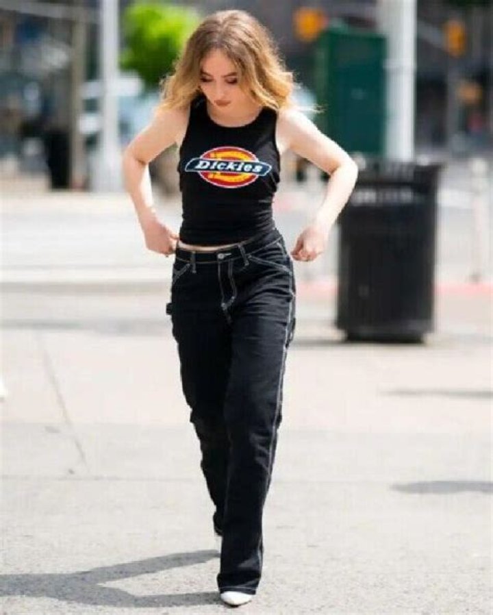 Sabrina Carpenter: Exploring Her Height And Weight