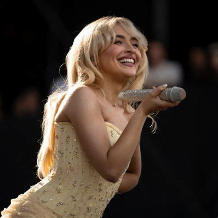 Sabrina Carpenter Height: A Comprehensive Insight Into The Star's Life And Career