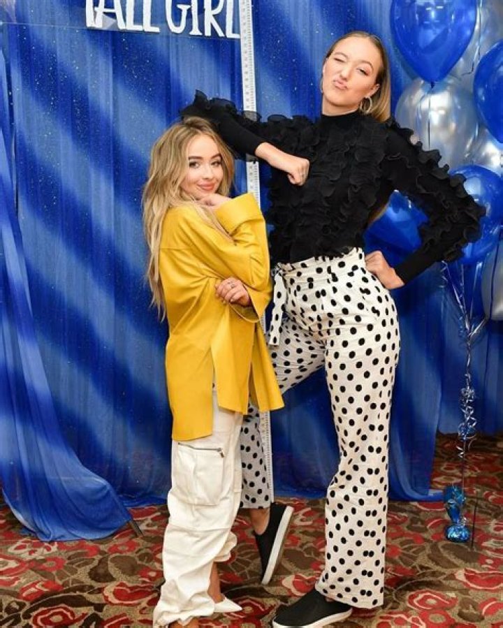 Sabrina Carpenter Height Comparison: Standing Tall In The Spotlight