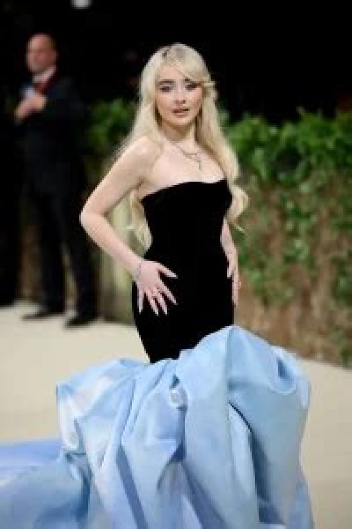 Sabrina Carpenter Weight Height: A Comprehensive Look At The Young Star's Physique