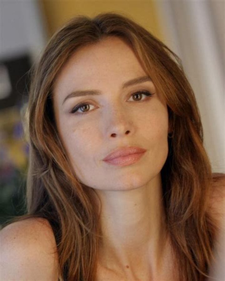 Saffron Burrows: A Comprehensive Look At The Acclaimed Actress And Model