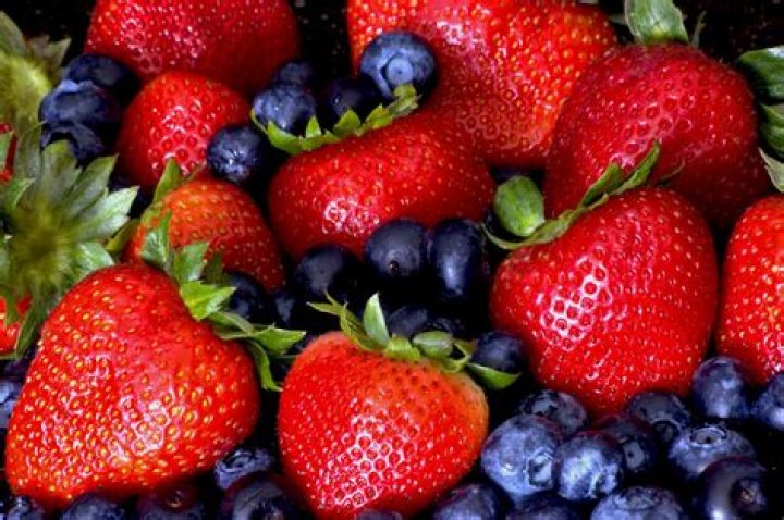 	Salud: Fresas y arándanos benefician el corazón de la mujer	
