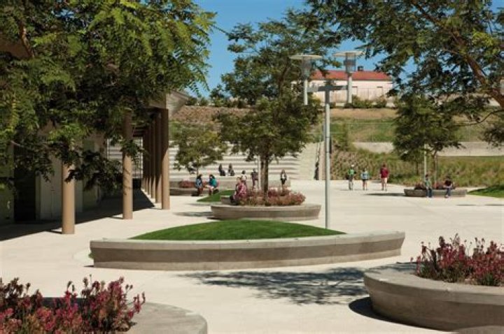 San Pedro High School Olguin Campus - San Pedro