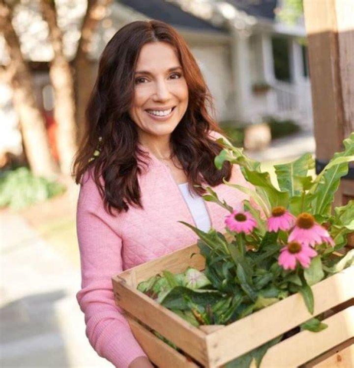 Sandra Bennett Bio, Age, Height, Husband, Salary, Net Worth, QVC