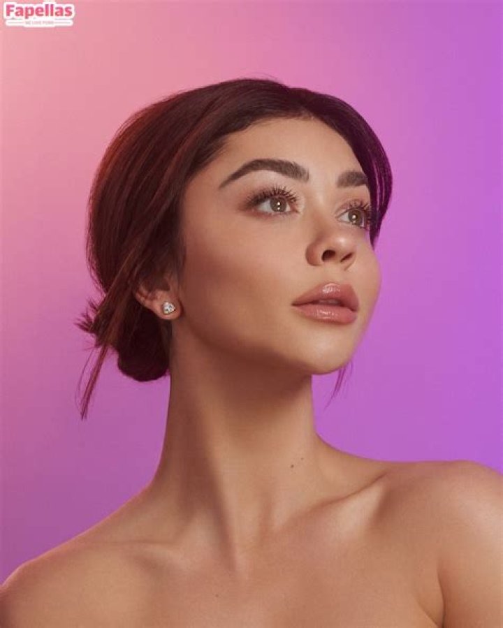 Sarah Hyland Nudes: Unveiling The Controversy And Public Perception
