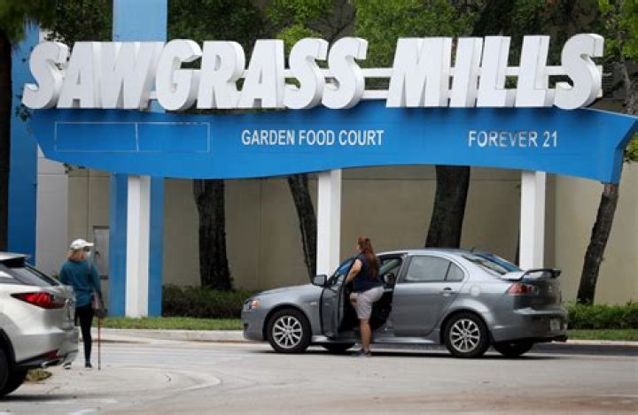 	Sawgrass Mills offers summer specials	