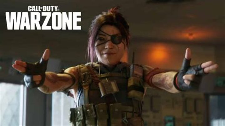 Shameless Warzone cheater rage quits stream after aimbot stops working