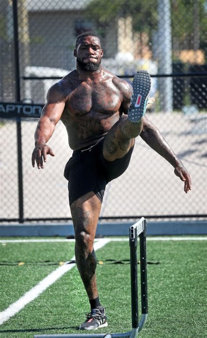 	Shawn Oakman has an uphill climb to get back on NFL radar	