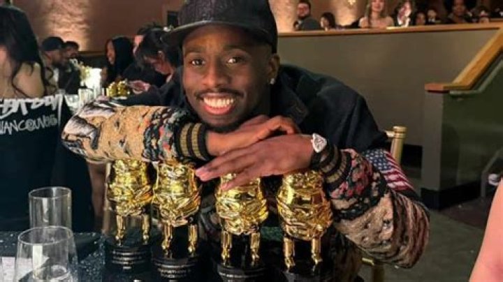 Shroud doesn't even know where his Streamer Award is after winning title