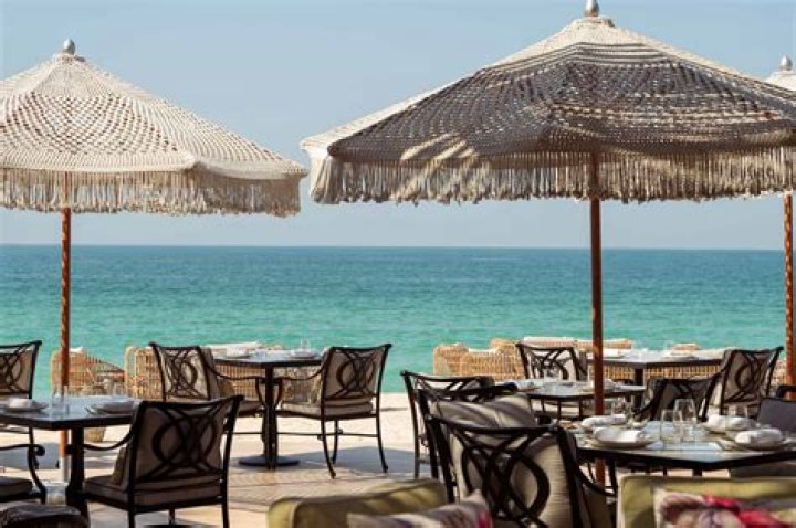 	SHULA, HOTEL MAGNATE TO OPEN SPORTS-THEME RESTAURANT ON BEACH	