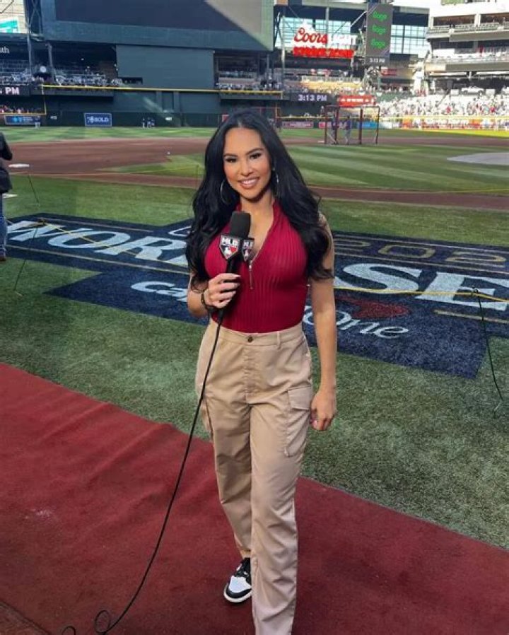 Siera Santos Bio, Age, Height, Husband, Salary, Net Worth, MLB Network