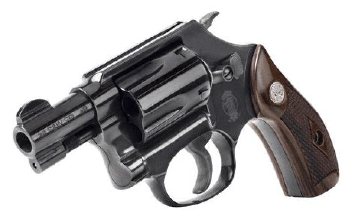 	SMITH & WESSON LOST ON ADS FOR PETITE GUN	