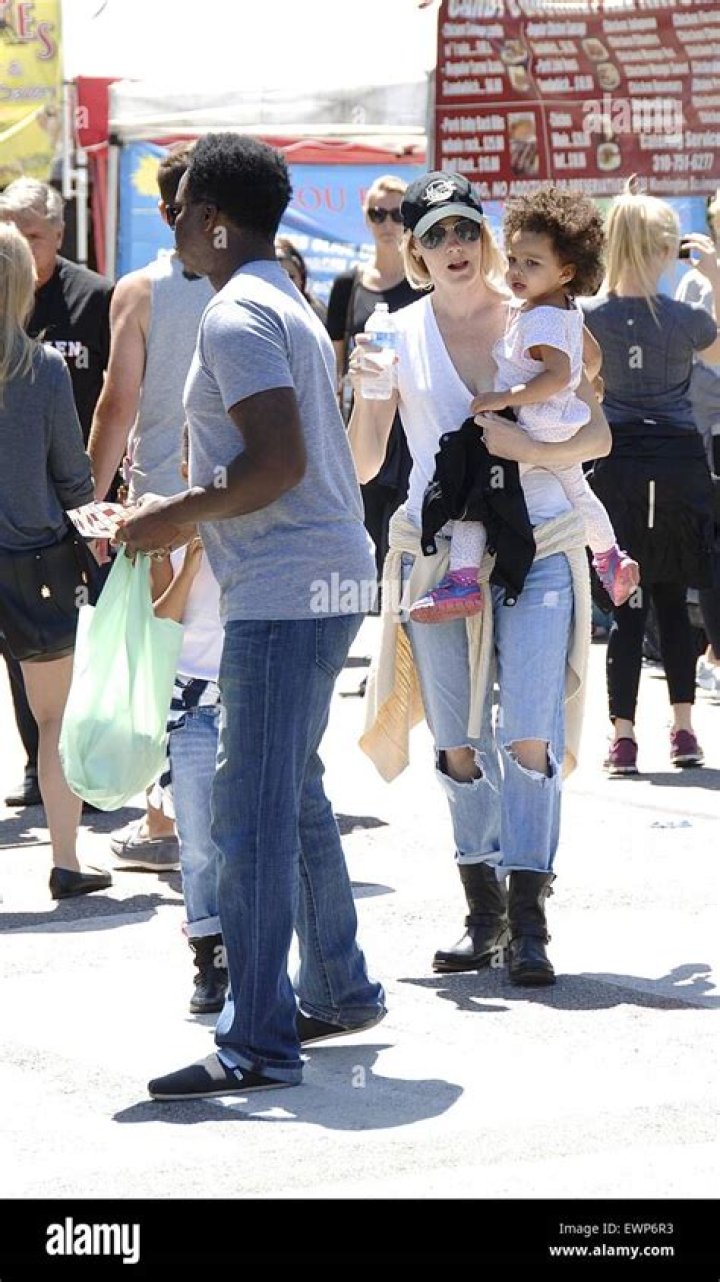 SPOTTED: MARK CURRY, HAROLD PERRINEAU, AND KIDS AT THE FARMERS MARKET