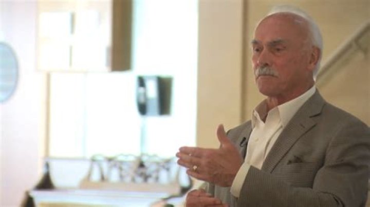 Steelers legend Rocky Bleier speaks to local high schoolers about teamwork, perseverance