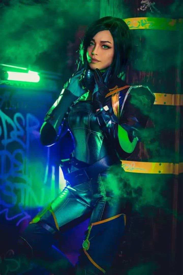 Stunning Valorant cosplays bring Viper and Jett into the fight
