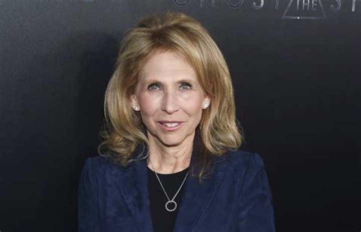 Sumner Redstone, who built Viacom into US media titan, dies at 97