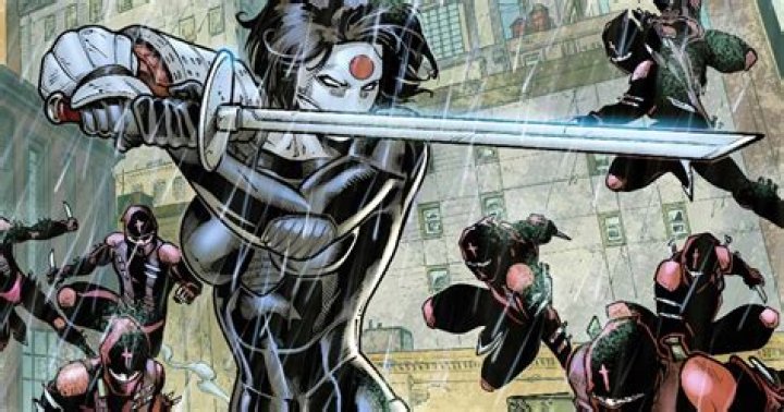 Superheroes With Powers vs. Superheroes Who Use Weapons — Who's Stronger?
