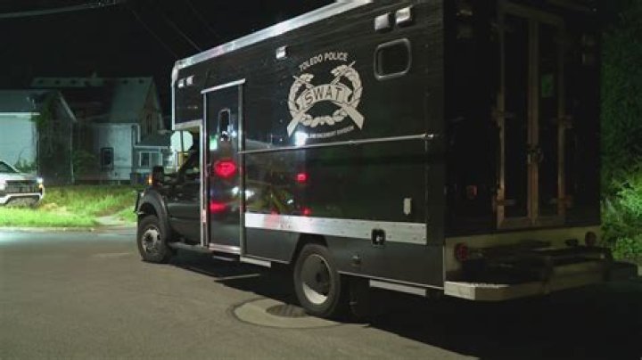 Suspect flees before investigators arrive on scene